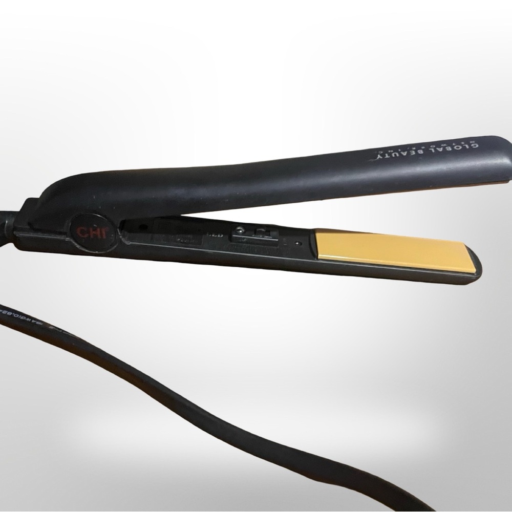 CHI Global Beauty Ceramic Hair Straightener Flat Iron Black‎